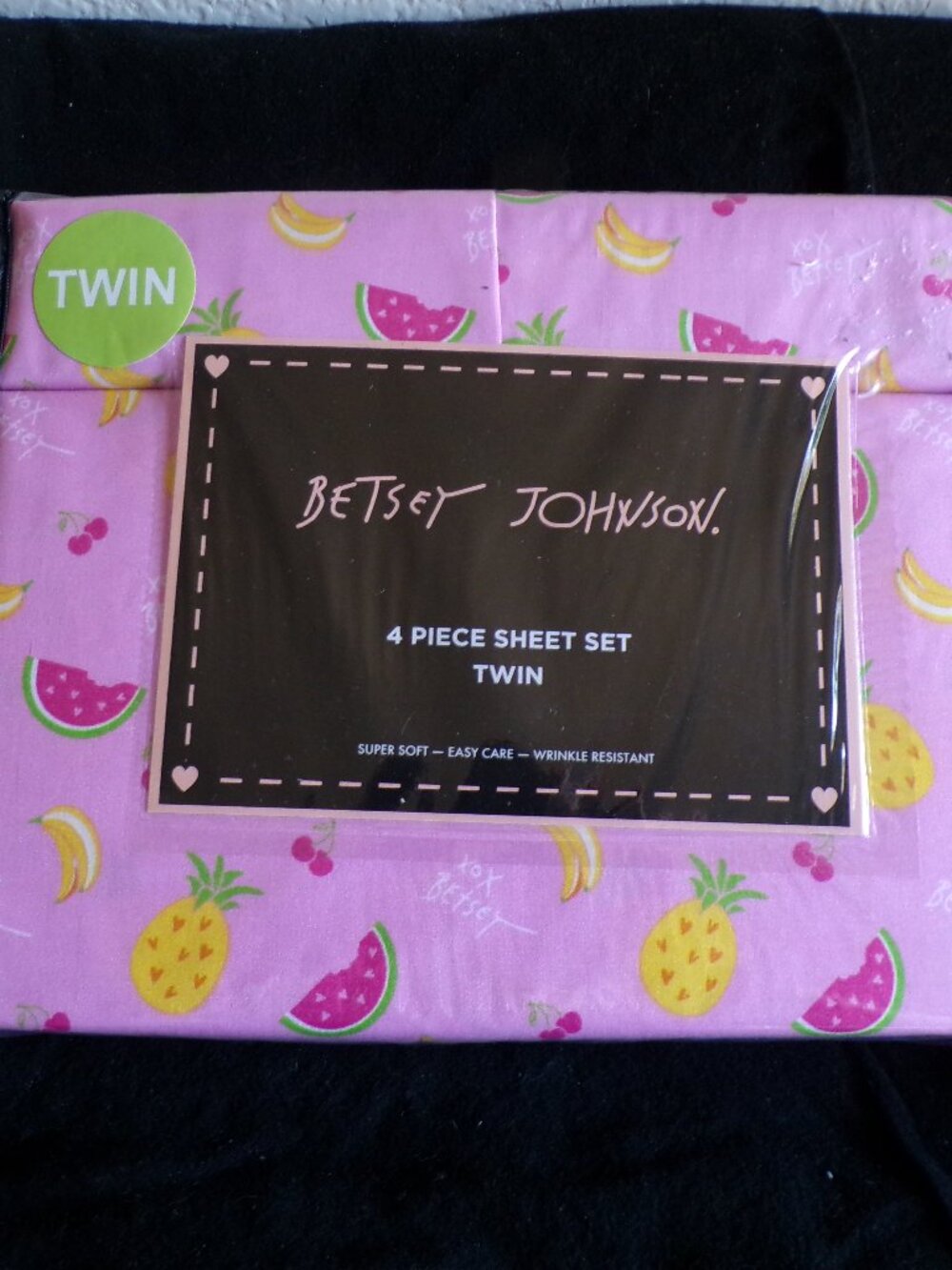 BETSEY JOHNSON 4 Piece Twin Sheet Set Super Soft Easy Care Wrinkle Resistant NEW